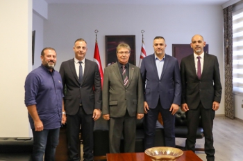  Başbakan Üstel, 13’üncü Spor Şurası Genel Sekreteri Ekmekçi ile bir araya geldi