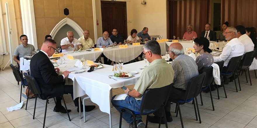  Bazı Kıbrıslı Türk ve Rum siyasi partiler ara bölgedeki rutin toplantılar çerçevesinde Pazartesi yeniden bir araya gelecek