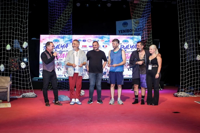 14. Pulya Festivali’nde “Üçü Bir Arada” tiyatro oyunu sahnelendi