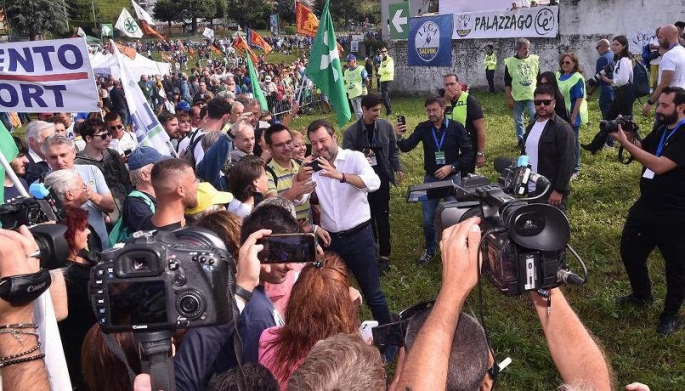  Avrupa'nın aşırı sağcı liderleri İtalya'daki mitingde göç karşıtı mesajlar verdi