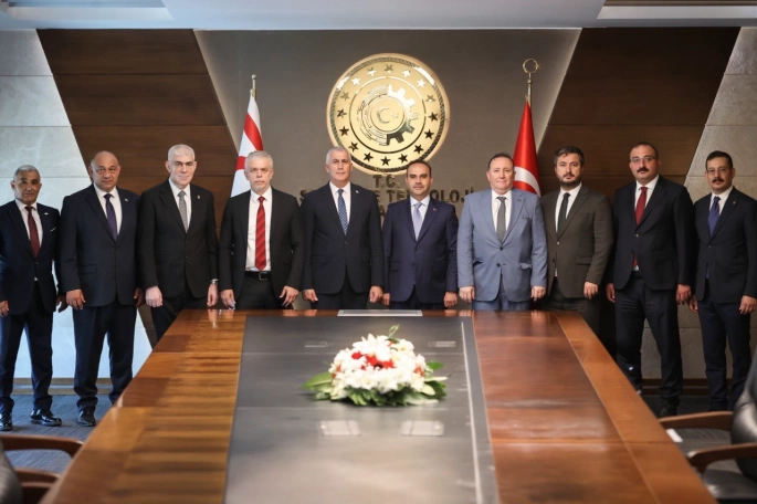  Bakan Kacır, KKTC Ekonomi ve Enerji Bakanı Olgun Amcaoğlu ile bir araya geldi