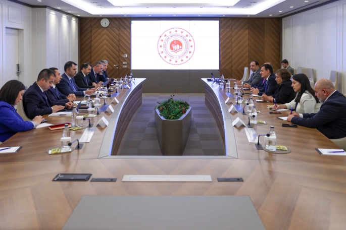 Bakan Oğuz, TC Çevre, Şehircilik ve İklim Değişikliği Bakanı Kurum ile görüştü