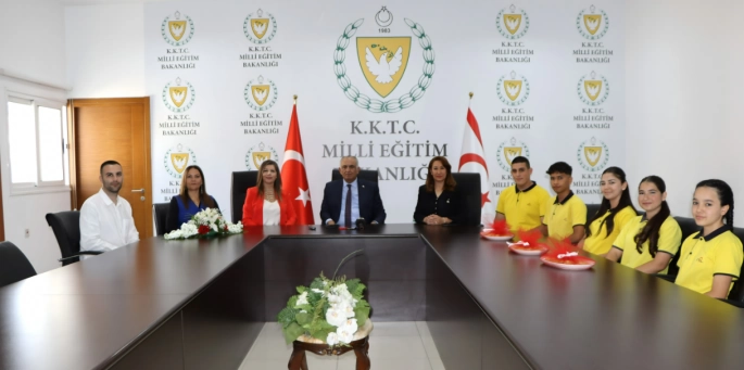 Çavuşoğlu, Haydarpaşa Ticaret Lisesi heyetini kabul etti