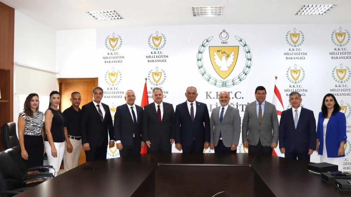 Çavuşoğlu, üniversitelerin rektörleriyle bir araya geldi