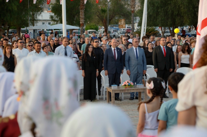  Cumhurbaşkanı Tatar, 23 Nisan gösterilerini izledi
