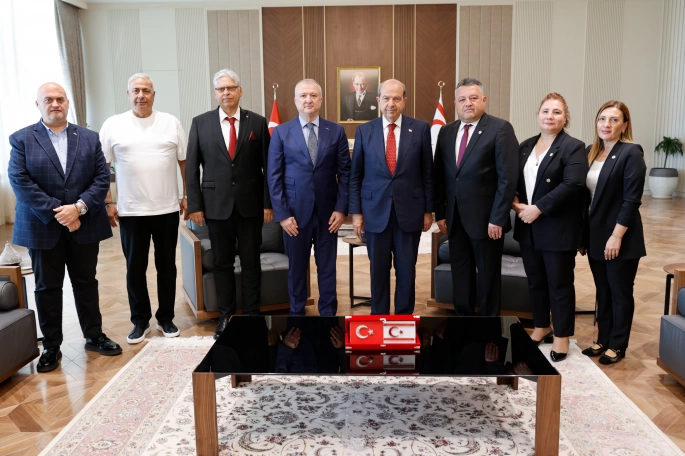 Cumhurbaşkanı Tatar Adanalı iş insanları heyetini kabul etti
