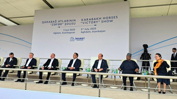  Cumhurbaşkanı Tatar, Azerbaycan’da Atların Zafer Gösterisi’ni izledi