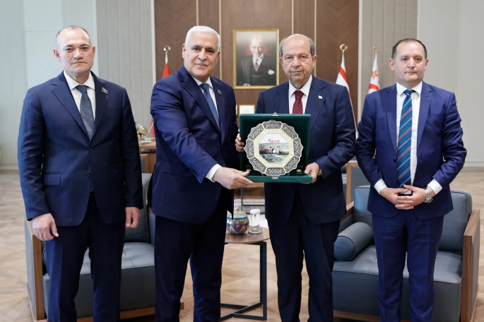  Cumhurbaşkanı Tatar, Azerbaycan Kıbrıs Dostluk Cemiyeti Başkanı ve beraberindeki heyeti kabul etti