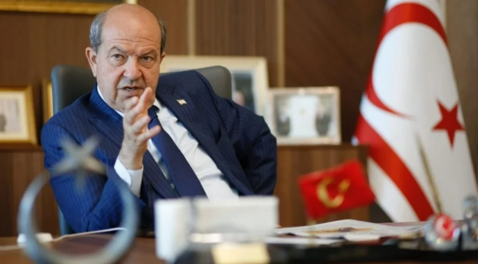 Cumhurbaşkanı Tatar’dan iddialara gazete kupürleri ile yanıt!
