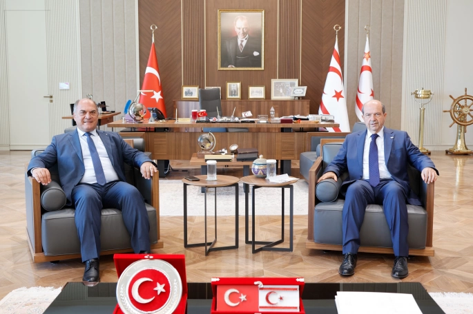 Cumhurbaşkanı Tatar, Değirmenlik Akıncılar Belediye Başkanı Ali Karavezirler’i kabul etti