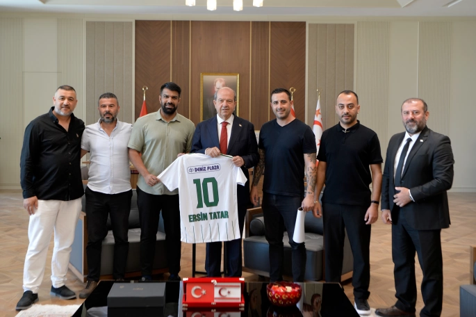 Cumhurbaşkanı Tatar, Gençlik Gücü Spor Kulübü yönetimini kabul etti