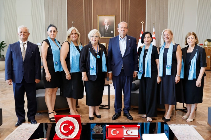 Cumhurbaşkanı Tatar, Hedef Hizmet Kulübü Derneği Başkanı ve beraberindeki heyeti kabul etti