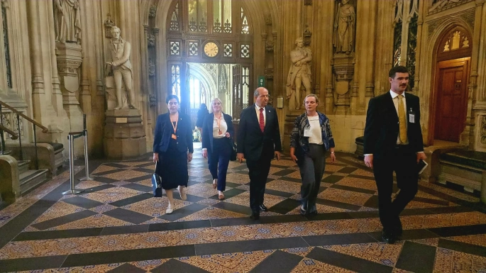  Cumhurbaşkanı Tatar, Londra'da Doughty ile görüştü
