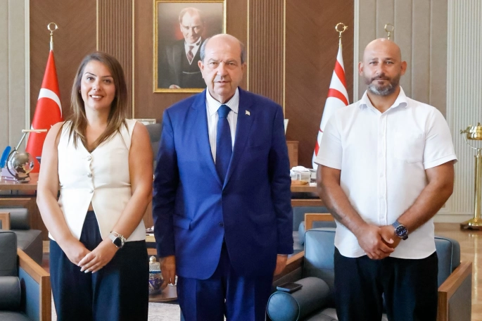  Cumhurbaşkanı Tatar, Londra Rauf Raif Denktaş Türk Okulu yetkililerini kabul etti