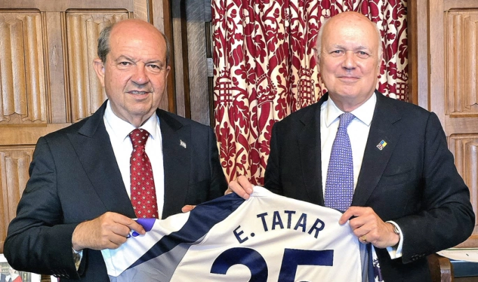  Cumhurbaşkanı Tatar, milletvekili Sir Iain Duncan Smith ile görüştü