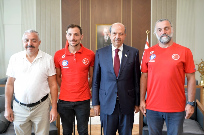 Cumhurbaşkanı Tatar, milli yüzücü Doğukan Ulaç’a başarılar diledi