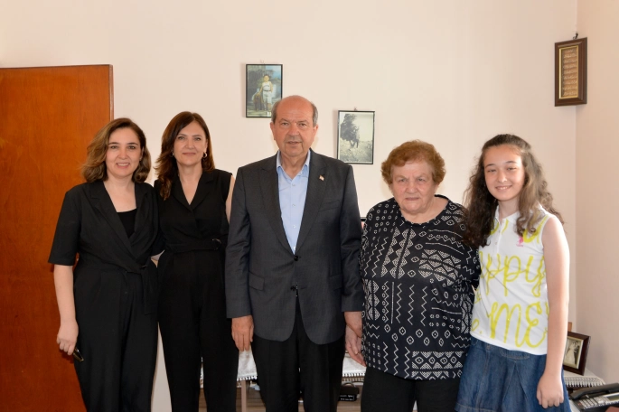  Cumhurbaşkanı Tatar, TMT mücahidi, gazi ve şehit yakınlarını ziyaret etti