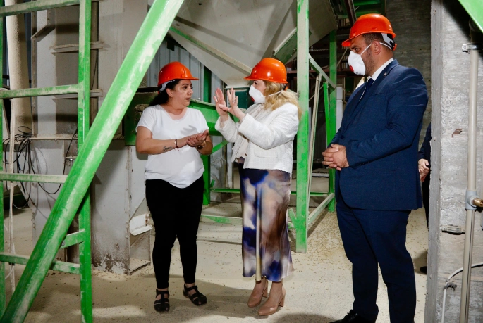  Cumhurbaşkanının eşi Sibel Tatar, Akdoğdu Drifil Pelet Yem Fabrikasını ziyaret etti