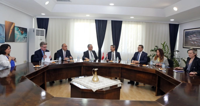 Dışişleri Bakanı Ertuğruloğlu, Özügergin ve heyetini kabul etti