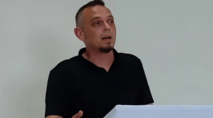 Ediz Kanatlı: Çağdışı uygulamalara direnen öğretmenlerin yanındayız