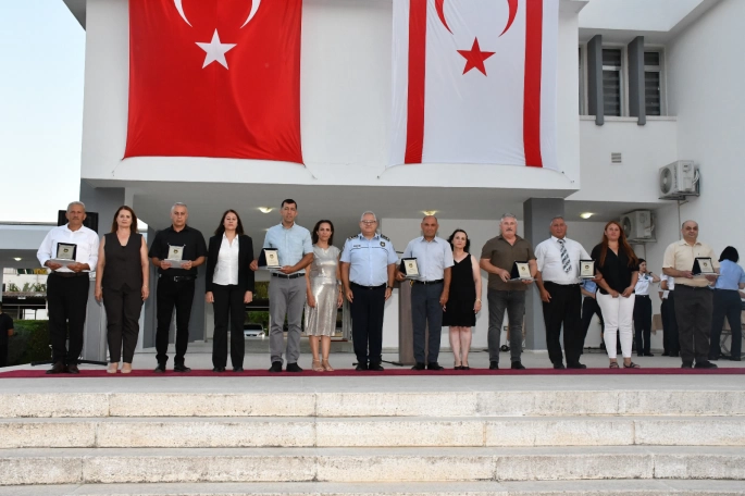 Emekliye Ayrılan ve Meslekte 30 Hizmet Yılını Tamamlayan Personele Plaketleri Takdim Edildi