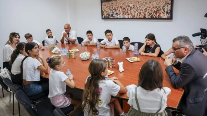 Erhürman, Dört İşlem Eğitim Merkezi öğrencilerini ağırladı
