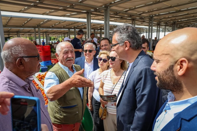 Erhürman Güzelyurt'ta halkla buluştu