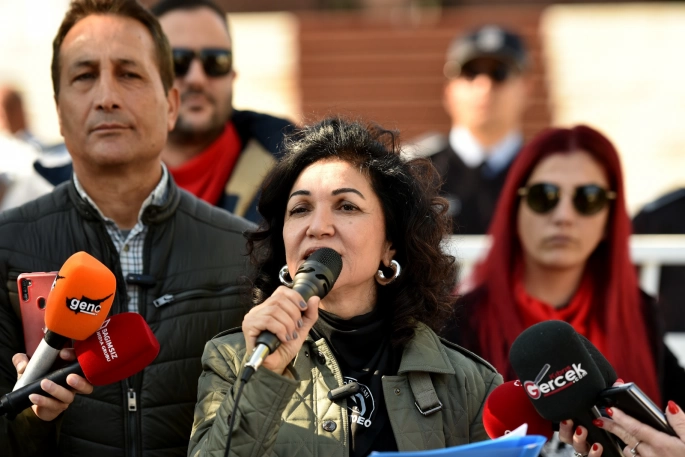 Eylem: “Eğitim Bakanlığı geçici görevlendirmeler için öğretmenleri aramaya başladı