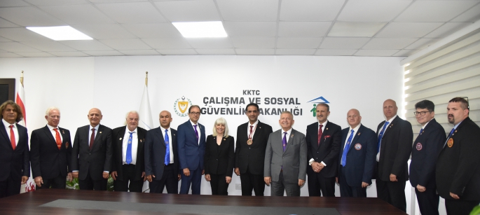 Gardiyanoğlu: Bu kadar değerli hocamızı adada görmek KKTC’nin de dünyada tanındığının bir nişanesidir