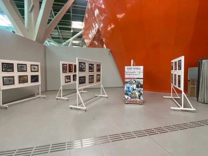  Gazi Yüksel’in retrospektif sergisi Ercan Havalimanı'nda açıldı