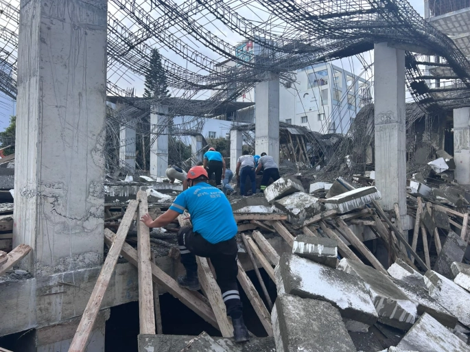 GAZİMAĞUSA’DA MEYDANA GELEN GÖÇÜKTE ARAMA KURTARMA ÇALIŞMALARI BAŞLATILDI