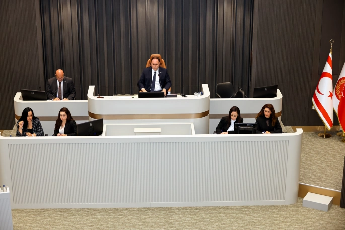Genel Kurul 3 buçuk saatlik aranın ardından yeniden toplandı