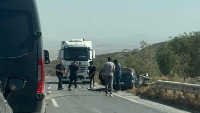Girne-Değirmenlik yolunda kaza: Kamyona çarptı!