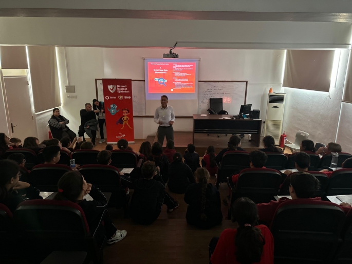 “Güvenli İnternet Eğitim Seminerleri” tüm ortaokul 6. sınıflarda verilmeye başlandı