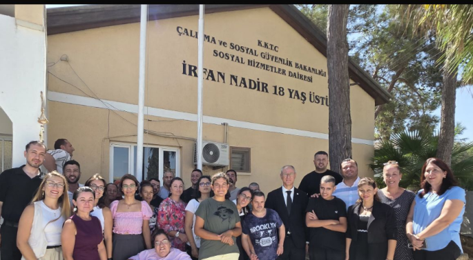 Hasipoğlu, Gazimağusa'da Sosyal Hizmetler Dairesi ile rehabilitasyon merkezini ziyaret etti