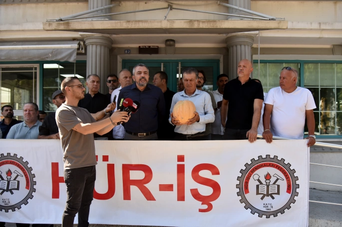 HÜR-İŞ'ten Çalışma ve Sosyal Güvenlik Bakanlığı önünde 