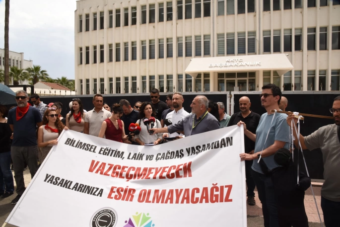 İki öğretmen sendikası Disiplin Tüzüğü’ne karşı Başbakanlık önünde basın açıklaması yaptı