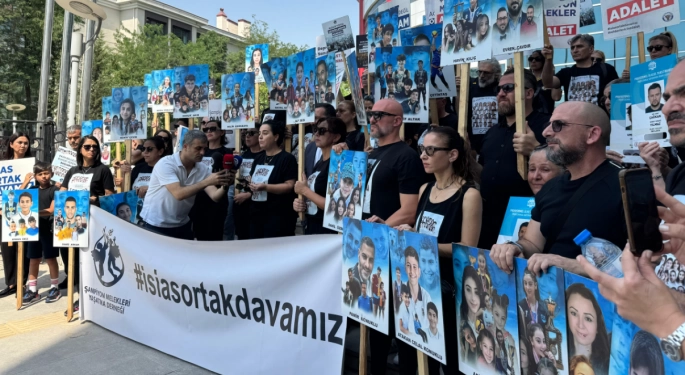  İsias Otel’in yıkılmasında kusuru bulunan kamu görevlileri duruşmasında sanıklar ve aileler dinlendi