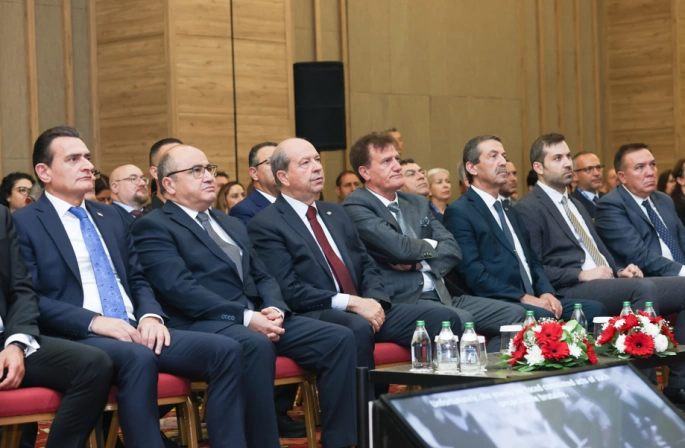  “Kıbrıs’ta Çözümün Anahtarı: Eşit Egemen İki Devlet” başlıklı panel yapıldı