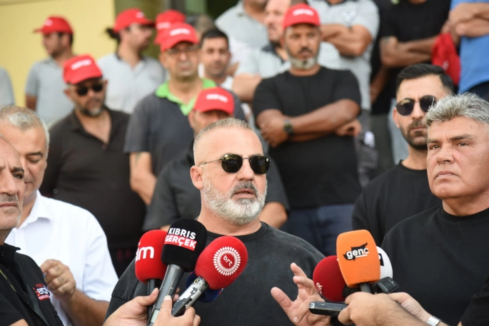  KOOP-SEN’den KOOPBANK Genel Müdürlüğü önünde eylem: “Ekonomik kuruluşlar, siyasi akılla yönetilemez”