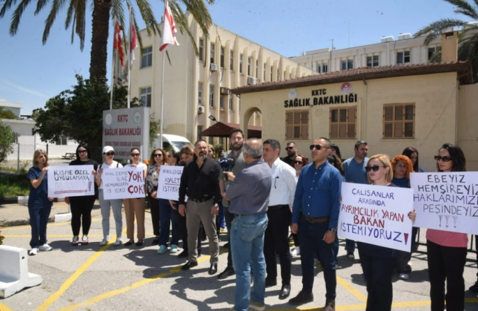 KTAMS ve KTHES’ten Sağlık Bakanlığı’na siyah çelenkli protesto