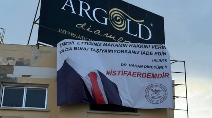 KTHES’ten dikkat çeken Dinçyürek pankartı: İstifa erdemdir