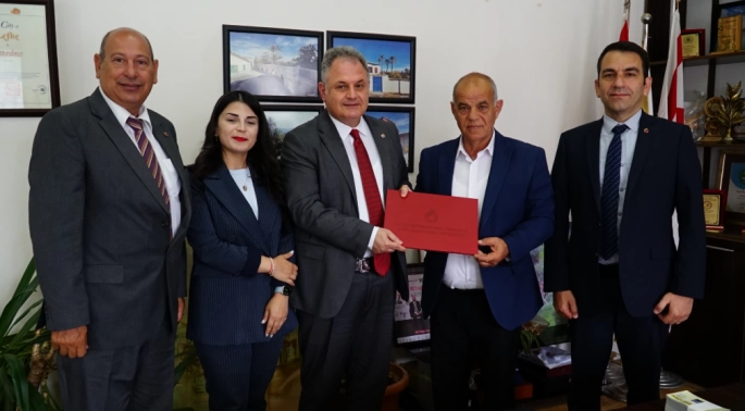 Lefke Belediyesi ile UKÜ arasında işbirliği protokolü imzalandı