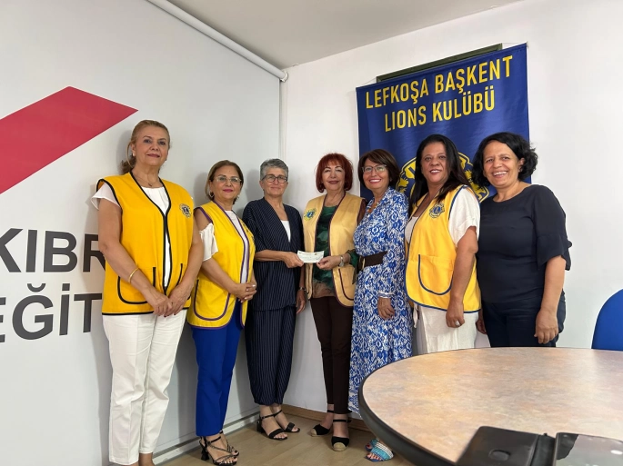  Lefkoşa Başkent Lions Kulübü, KTEV’i ziyaret ederek burs fonuna bağışta bulundu