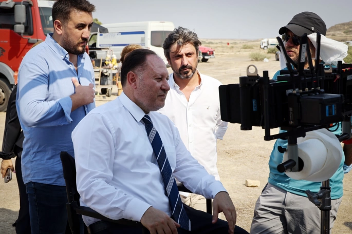 Meclis Başkanı Öztürkler, “Ayşe Tatile Çıktı” filminin setini ziyaret etti