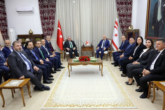 Meclis Başkanı Töre, eski TBMM Başkanı Şentop'u kabul etti