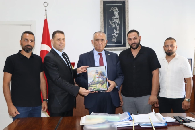Milli Eğitim Bakanı Çavuşoğlu, İskele Esnaf ve Zanaatkârlar Birliği heyetini kabul etti