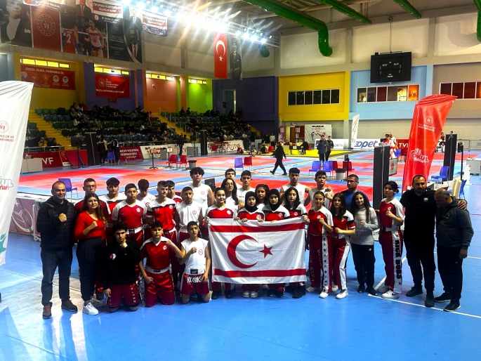 Milli Eğitim Bakanı Çavuşoğlu, Kick Boks Türkiye Şampiyonası’nda ödül alan sporcuları kutladı 