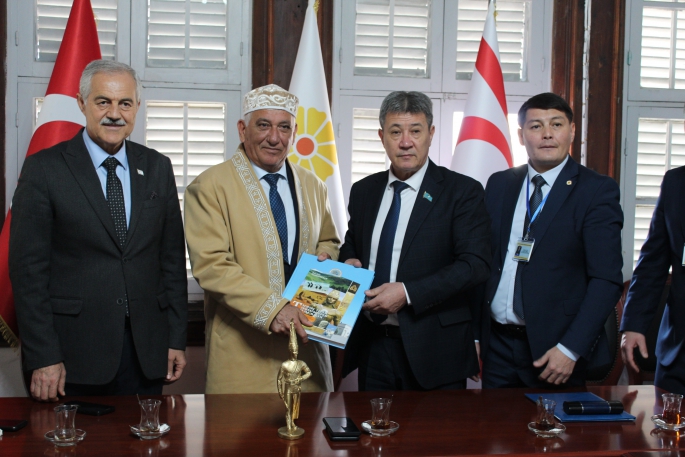  Özçınar, Kazakistan’dan gelen heyet ile bir araya geldi