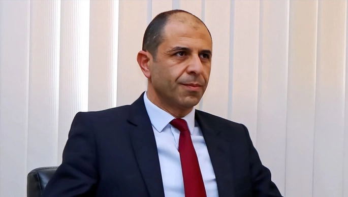  Özersay, Başbakan Üstel’in “silah ruhsatları” ile ilgili açıklamasına tepki gösterdi